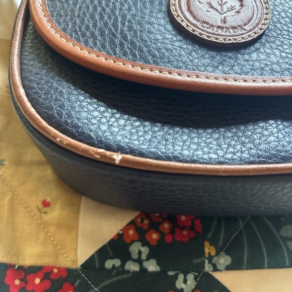 Elegant Navy and Tan Leather Crossbody Bag - Picture 4 of 4